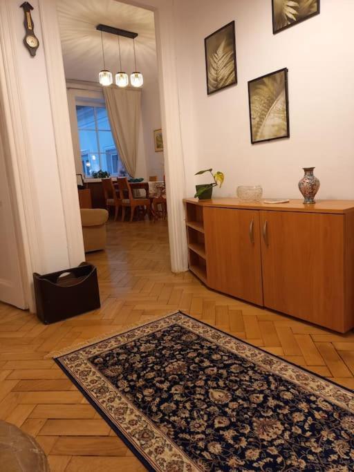 - Mi Stare Butas Warsaw