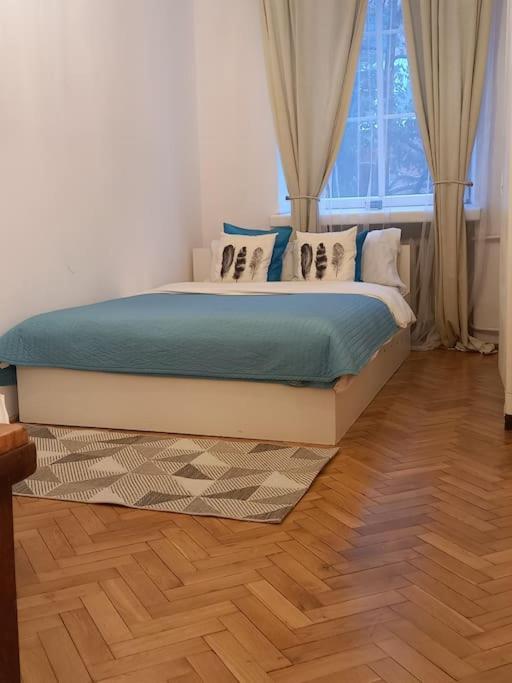 - Mi Stare Butas Warsaw